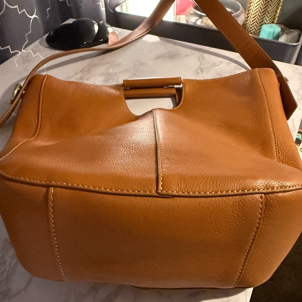 HOBO Tan Leather Shoulder Bag with Cut-Out Handle - Picture 8 of 8